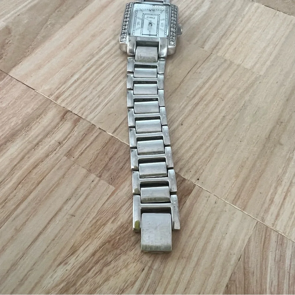 DMQ Diamonique ladies silver tone cubic zirconia fashion watch NEW BATTERY